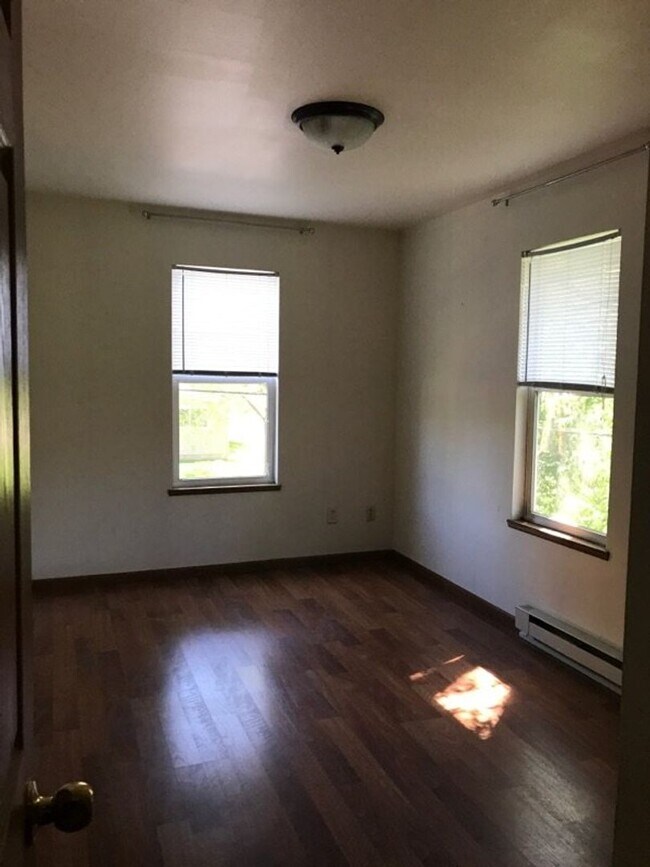 Photo - 709 Hudson St Unidad 709 1/2 Hudson Street