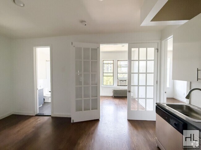 Building Photo - EASTERN PARKWAY / Renovated 2-Bedroom in P... Rental