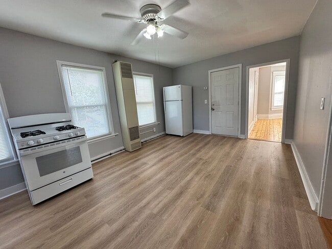 Building Photo - 38 Oriole St Unit 3
