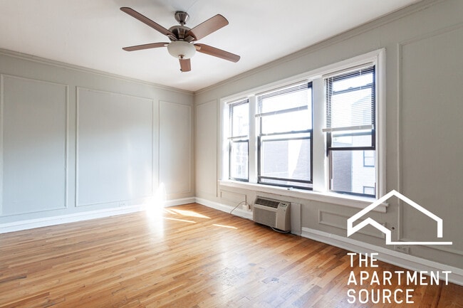 Photo - 837 W Wolfram St Unit 409