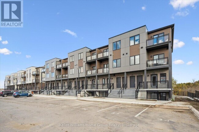 Photo - 40 - 940 ST.DAVID STREET N