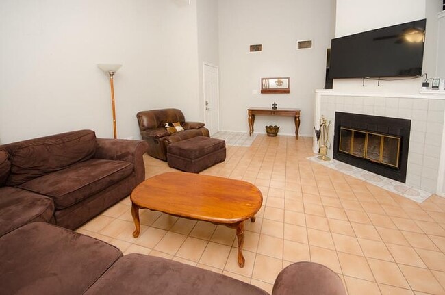 Photo - 2112 Waterway Bend