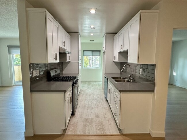 Kitchen - 1724 Arizona Ave Unit #4