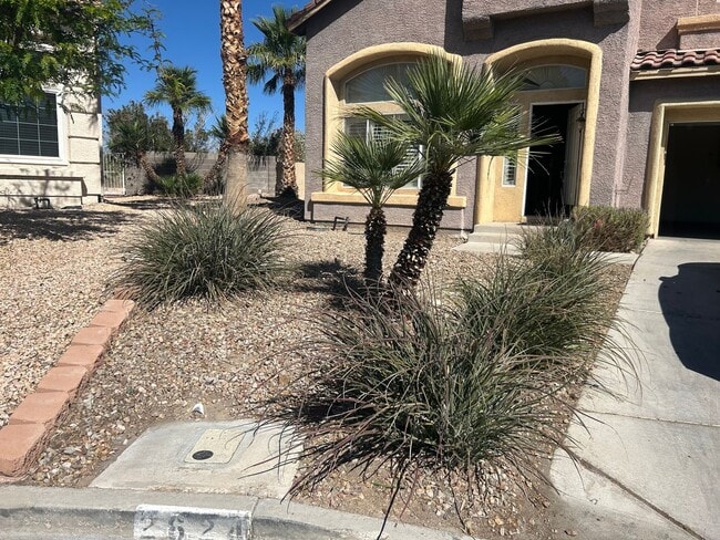 Building Photo - Beautiful Green Valley Home