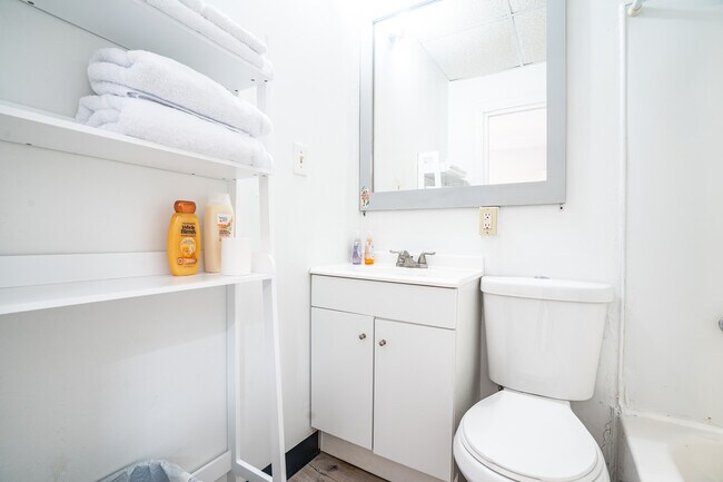 Photo - 5807 Hobart St Unidad 5807 Hobart St