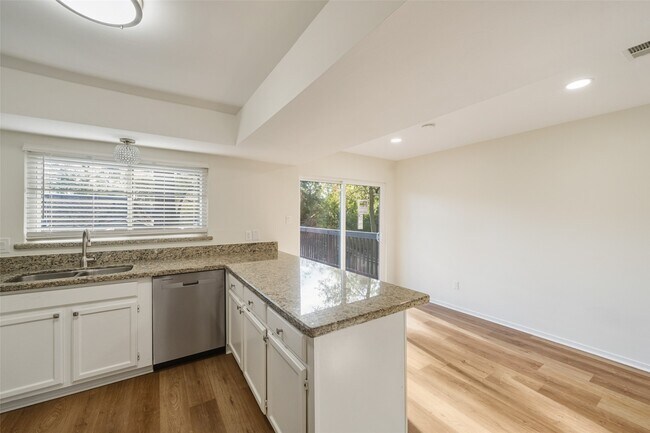 Photo - 3018 Sycamore Springs Dr