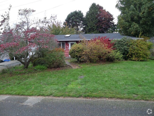 Building Photo - Super Cute 3-Bedroom Home w/Gorgeous Priva...