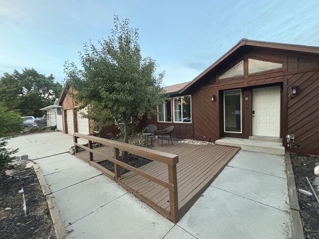 Building Photo - 11299 Woodhill Dr