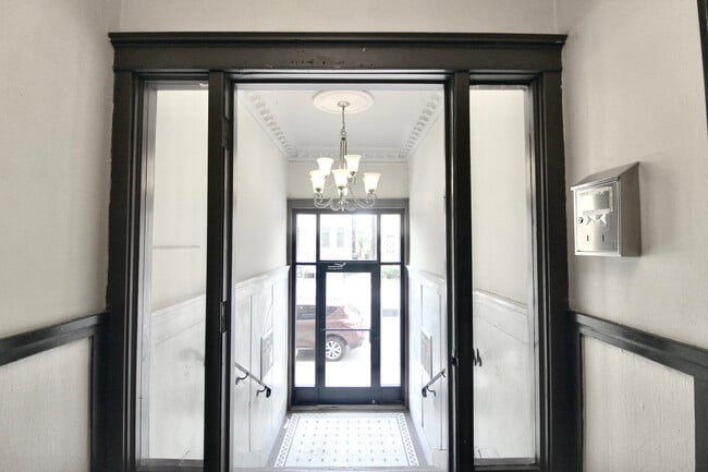 Photo - 3720 S Indiana Ave Unit 2