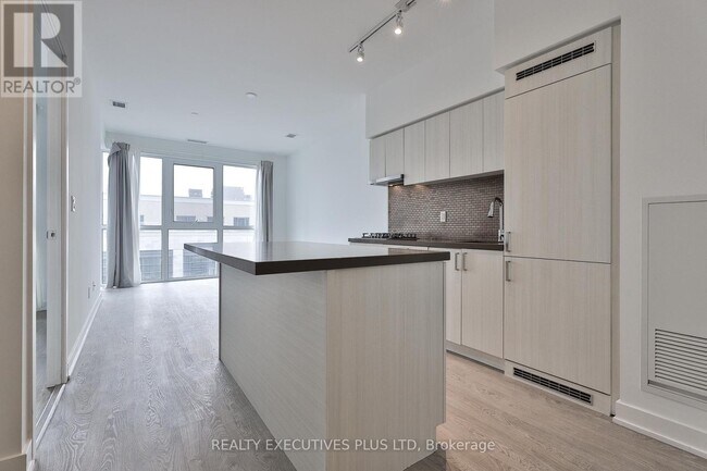 Photo - 501 St Clair Ave W Unit 424