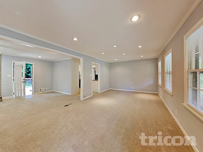 Photo - 430 Beaumont Dr SW