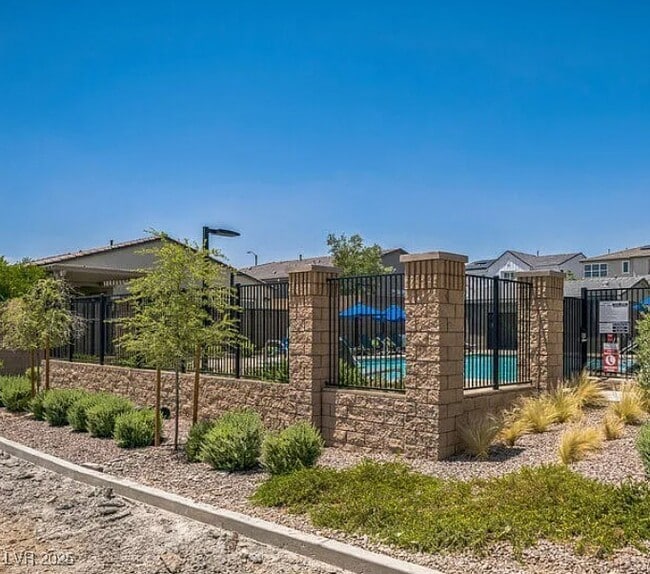 Building Photo - 9031 Coastal Oaks St