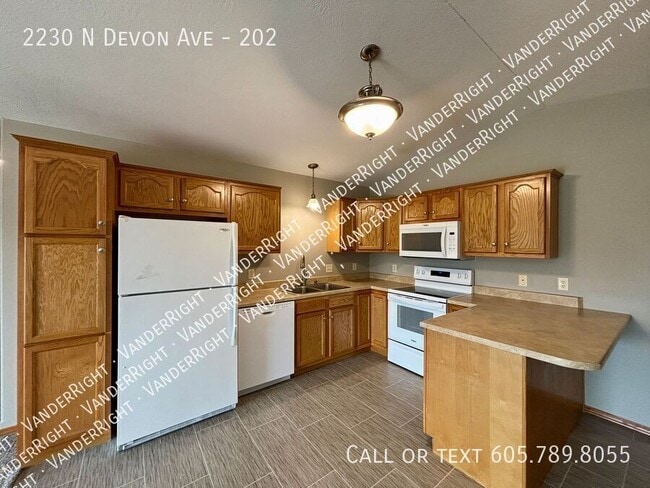 Building Photo - 2230 Devon Ave Unit 202