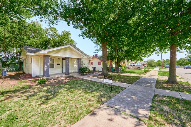 Photo - 323 NW 26th St