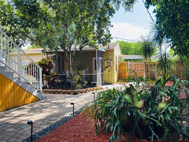 Photo - 1913 Riverside Dr Unidad 1-3