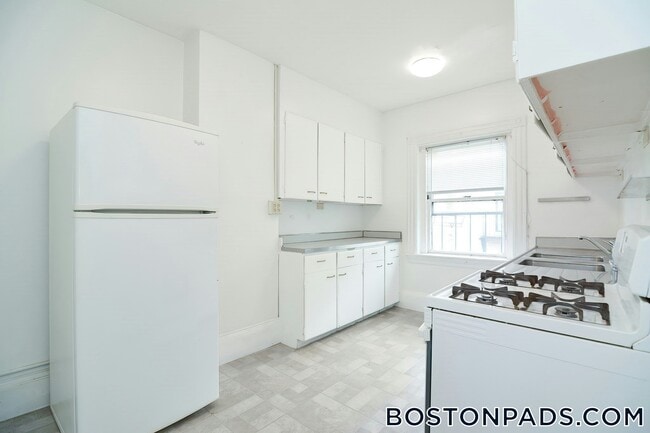 Photo - 923 Beacon St Unit 2