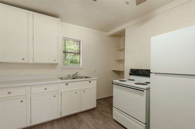 Photo - 712 Cline St