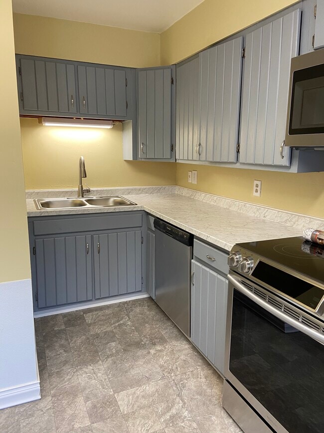 Building Photo - 11 LLC-80 Bailey Avenue Unit 201