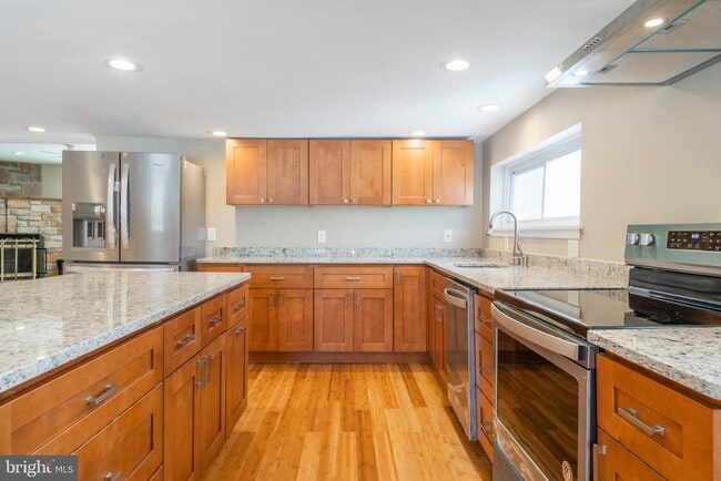 Photo - 329 Hillcrest Ave