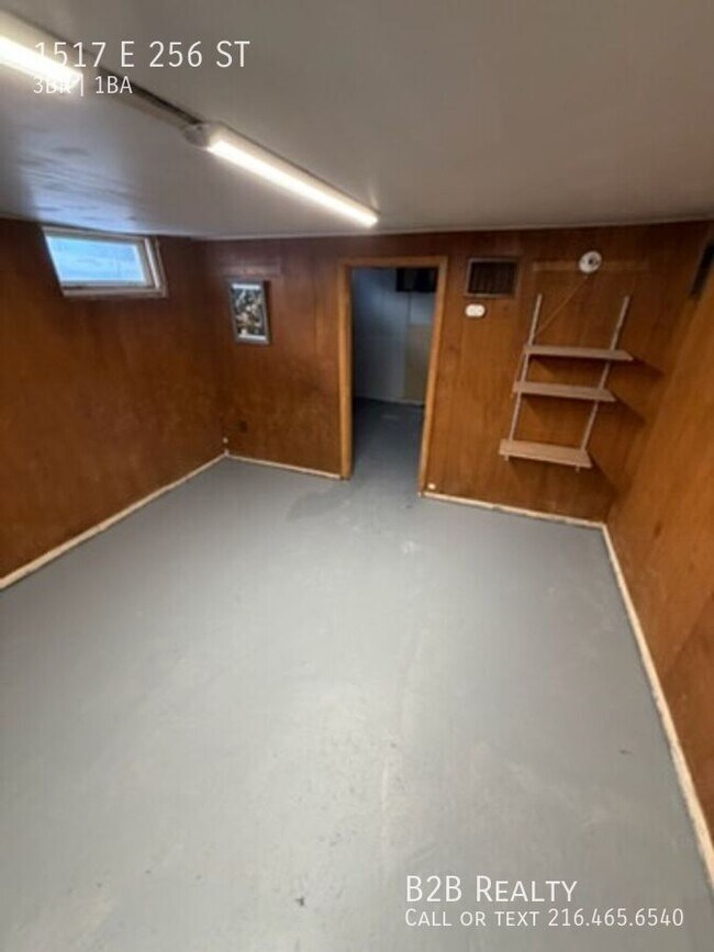 Photo - 1517 E 256th St