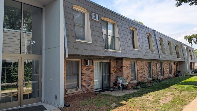 Building Photo - 747 11th Ave S Unit 5