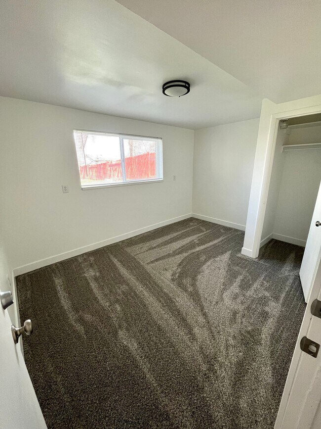 9620 Mumford Dr Unit Downstairs
