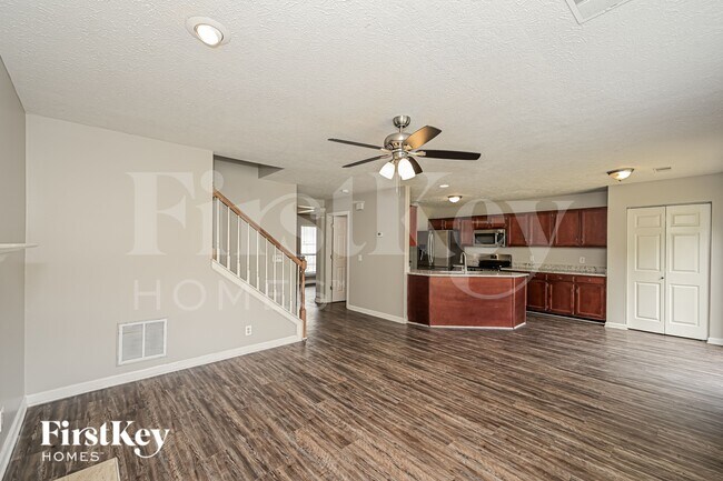 Photo - 6005 Monroe Crossing