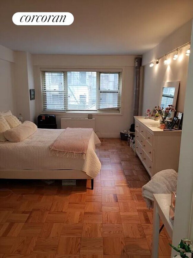 Building Photo - 345 E 56th St Rental
