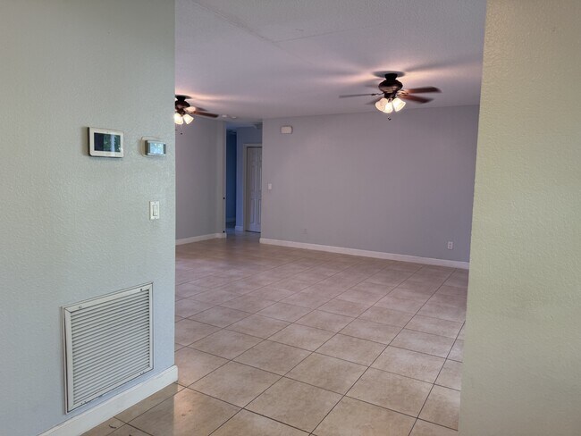 Photo - 319 NW Byron St