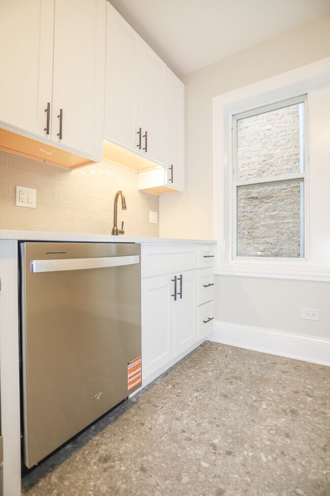 Photo - 6418 N Richmond St Unit 3W