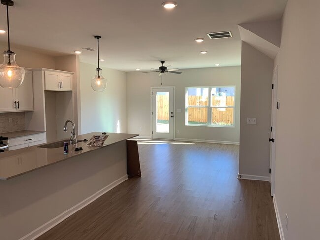 Photo - SUBLEASE AVAILABLE JANUARY 2026-JUNE 2026 WITH OPTION TO RENEW