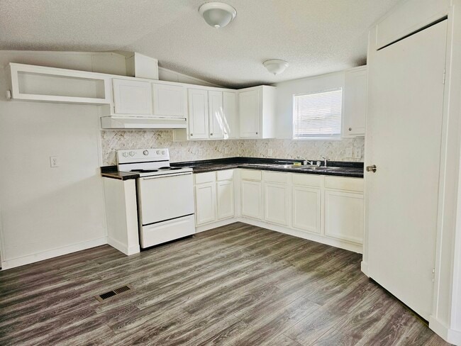 Photo - 3913 Carlyss Dr