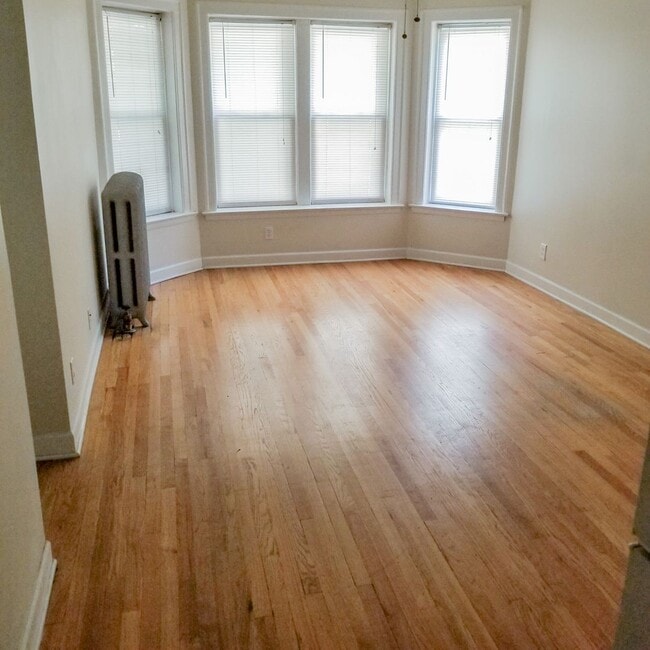 Photo - 3916 N Pine Grove Ave