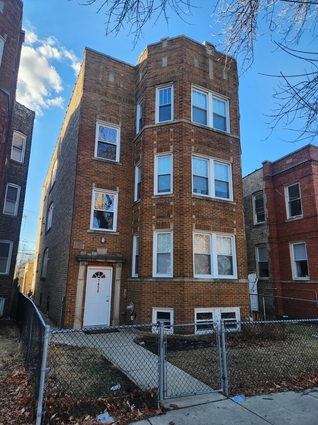 Building Photo - 7450 N Artesian Ave Unit 3 Rental