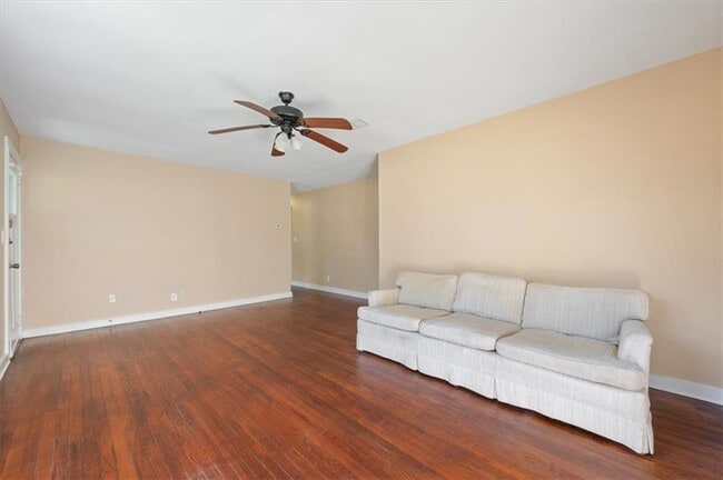 Photo - 300 Colson Ave