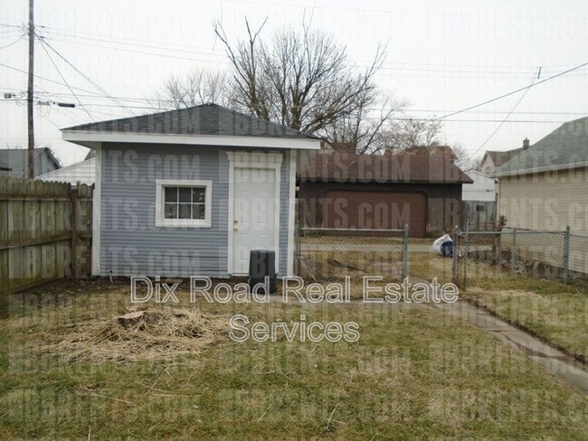 804 Elwood St