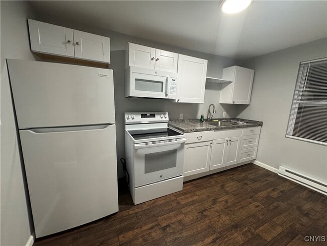 Photo - 121 E Main St