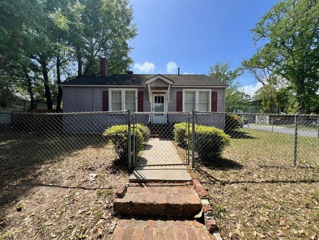 Building Photo - MOVE IN READY!