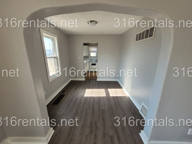 Photo - 1337 S Fern St