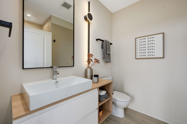 Photo - 2725 N Thatcher Ave Unit 408