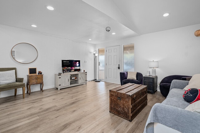 Photo - 5369 Saxon St