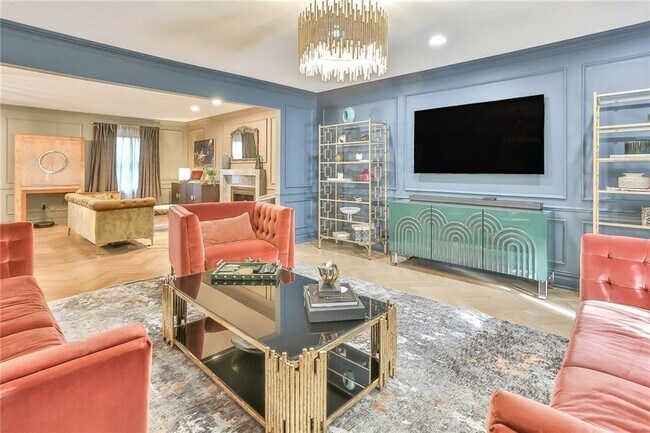 Photo - 433 New Rochelle Rd