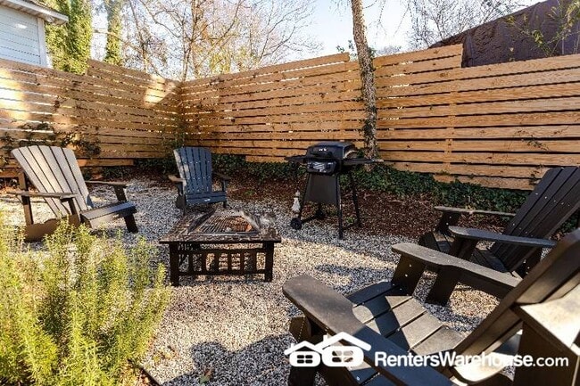 Photo - 958 Smith St SW