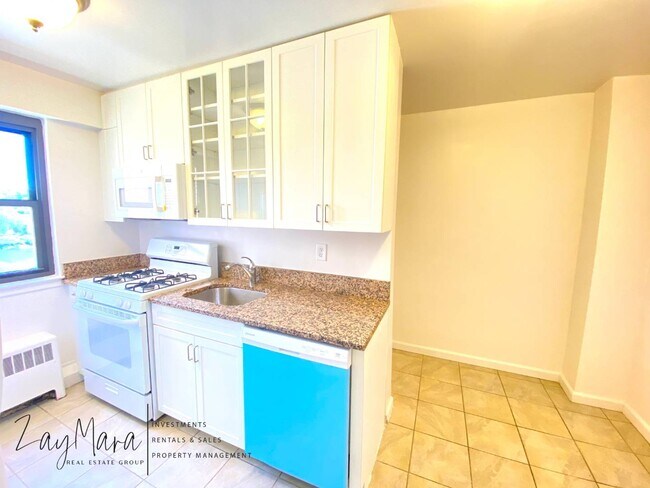 Photo - 300 Pelham Rd