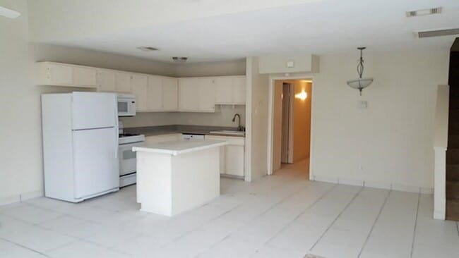 Photo - 1014 Graham Dr Unit J4