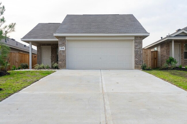 Building Photo - 2802 Via Augusta Dr