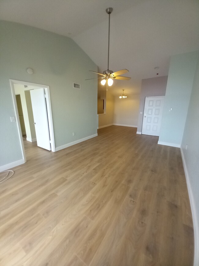 Photo - 2811 N Oakland Forest Dr Condo Unit 305
