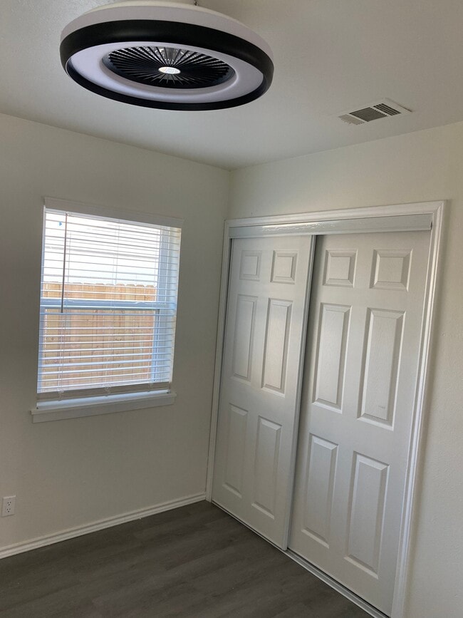 Photo - 1104 Glenn Dr