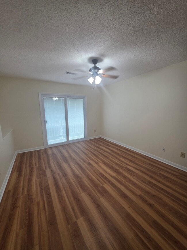 Building Photo - 4780 Pontchartrain Dr