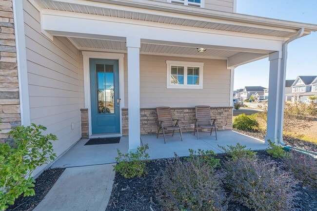 Photo - 2785 Stellar Loop